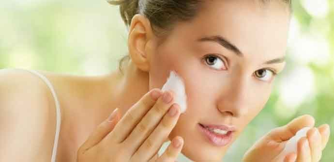 Hidrira, hrani i sprječava crvenilo: Maska za zimsku njegu kože lica Hidrira, hrani i sprječava crvenilo: Maska za zimsku njegu kože lica