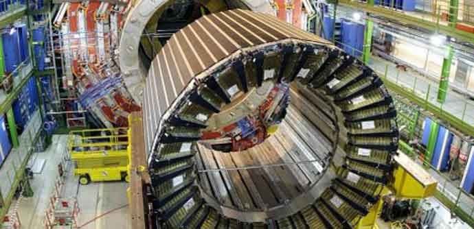 Veliki hadronski sudarač opet radi, potraga za "božjom česticom" se nastavlja Veliki hadronski sudarač opet radi, potraga za "božjom česticom" se nastavlja