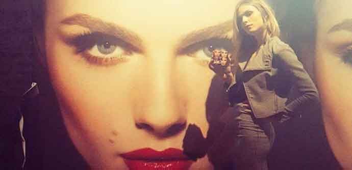 Prva transrodna manekenka koja reklamira šminku Prva transrodna manekenka koja reklamira šminku