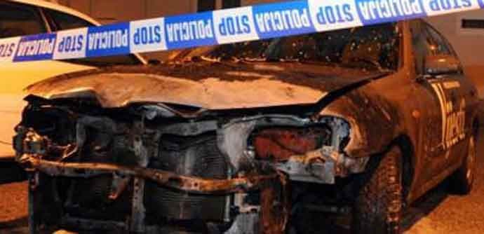 Policajcu dva mjeseca zatvora jer je dozvolio da bude zapaljen automobil “Vijesti” Policajcu dva mjeseca zatvora jer je dozvolio da bude zapaljen automobil “Vijesti”