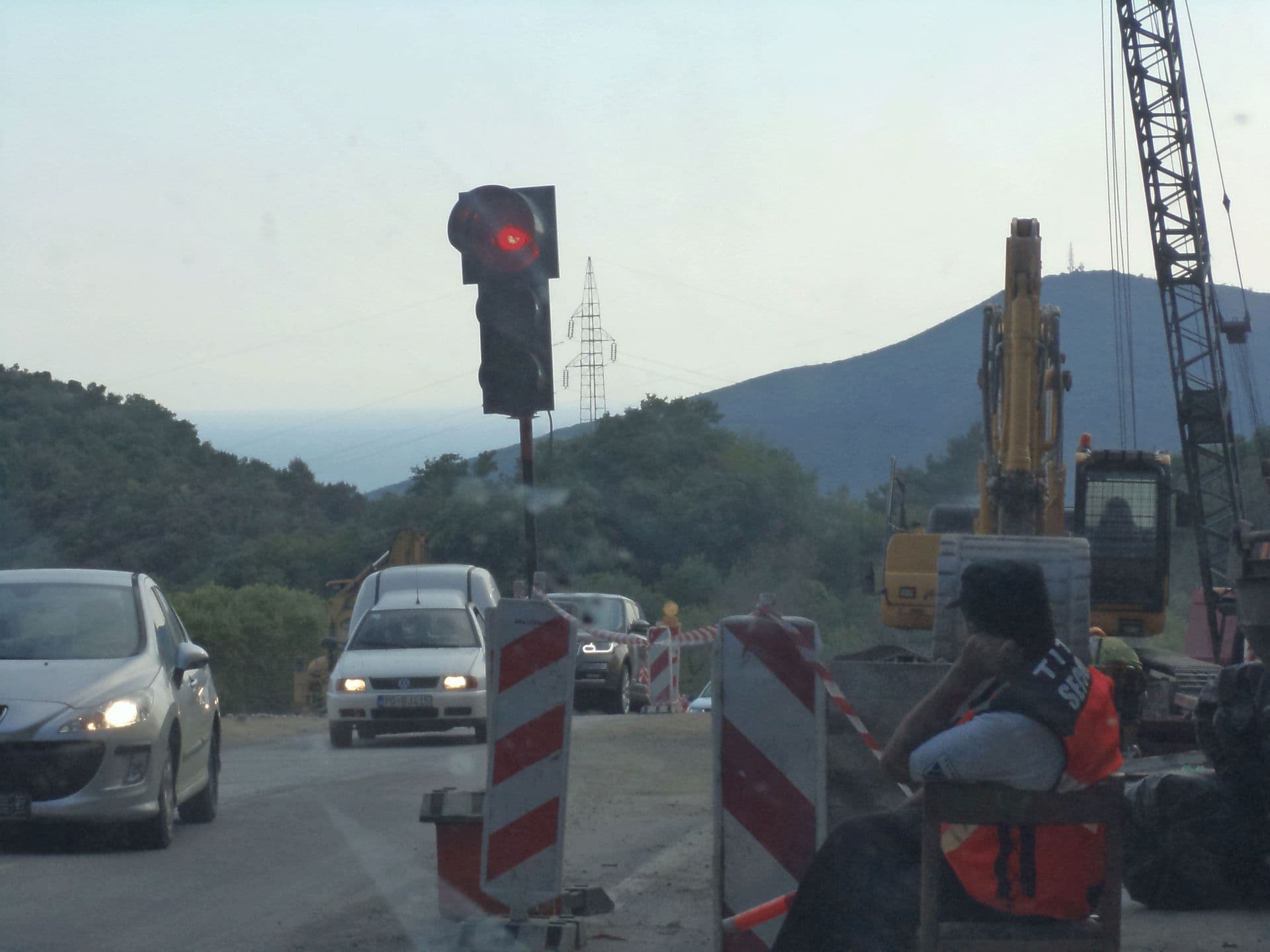 MARKOVIĆI: Radovi na sanaciji puta u punom jeku, saobraćaj jednom trakom MARKOVIĆI: Radovi na sanaciji puta u punom jeku, saobraćaj jednom trakom