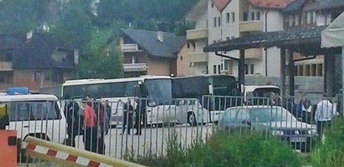 Osam autobusa juče prevezlo građane Crne Gore u države EU Osam autobusa juče prevezlo građane Crne Gore u države EU