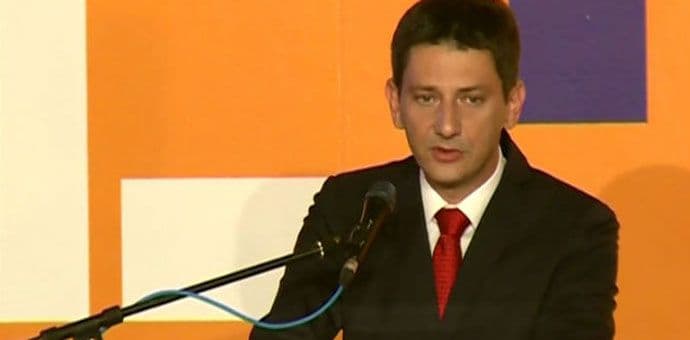 Pajović jednoglasno izabran za predsjednika Pozitivne CG Pajović jednoglasno izabran za predsjednika Pozitivne CG