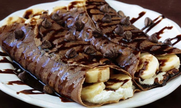 Čokoladne palačinke sa bananama i karamelom Čokoladne palačinke sa bananama i karamelom