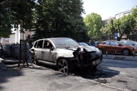 Izgorio "porše kajen" ispred vrtića u Dalmatinskoj, vlasnik poznat policiji Izgorio "porše kajen" ispred vrtića u Dalmatinskoj, vlasnik poznat policiji