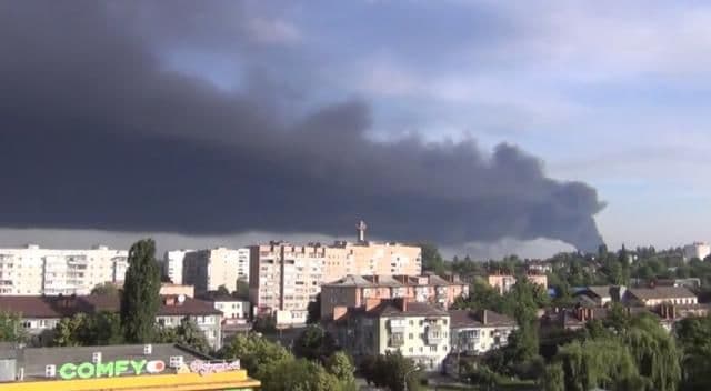 Drama u Kijevu: Požar ugrožava aerodrom (VIDEO) Drama u Kijevu: Požar ugrožava aerodrom (VIDEO)