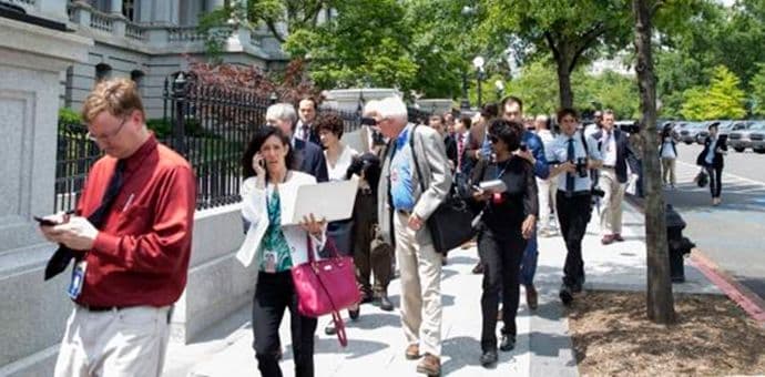 VIDEO: Evakuisan dio Bijele kuće, novinari uz šale izašli iz pres sale VIDEO: Evakuisan dio Bijele kuće, novinari uz šale izašli iz pres sale