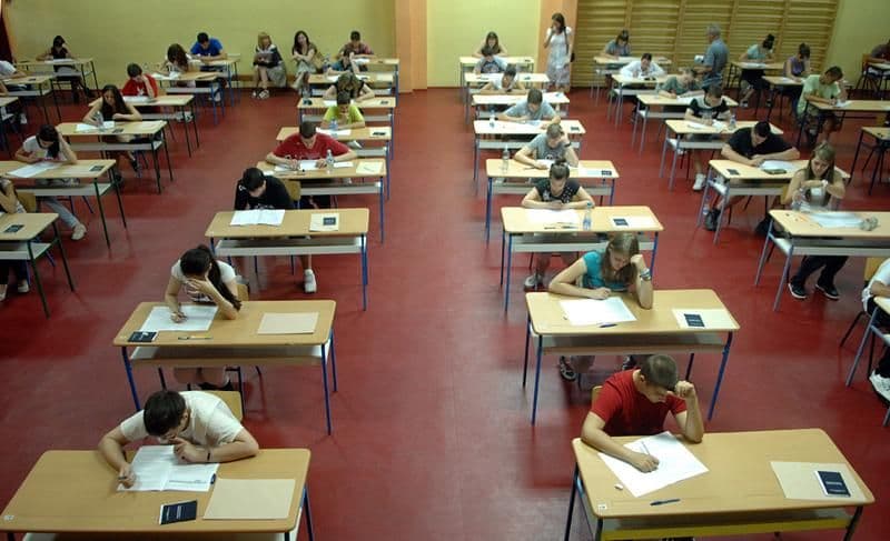 Ministarstvo prosvjete: Fraza „Mačku o rep“ je za ocjenu 5+ Ministarstvo prosvjete: Fraza „Mačku o rep“ je za ocjenu 5+