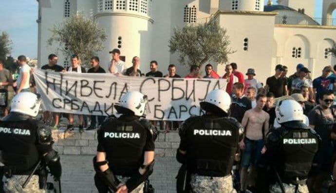 IZLIVI MRŽNJE: „Srbima ne daju karte, a Montenegrinima dele džabe“... IZLIVI MRŽNJE: „Srbima ne daju karte, a Montenegrinima dele džabe“...