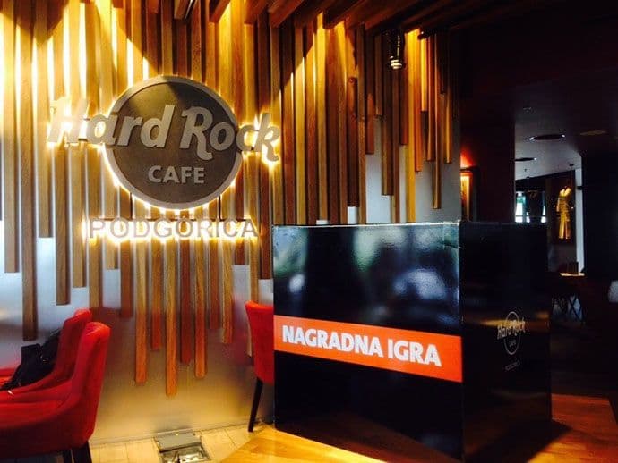 Hard Rock Cafe poklanja karte za koncert Robija Vilijamsa Hard Rock Cafe poklanja karte za koncert Robija Vilijamsa