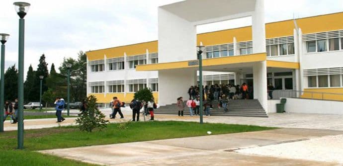 Izvod iz matične knjige rođenih nije potreban za upis u srednju školu Izvod iz matične knjige rođenih nije potreban za upis u srednju školu