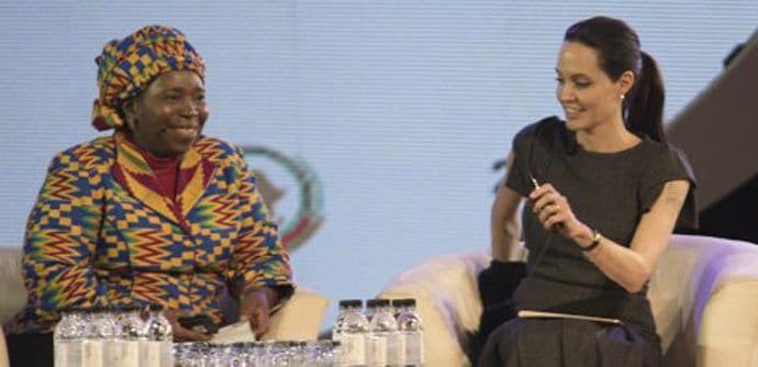 Anđelina Džoli pozvala Afriku da kazni silovatelje Anđelina Džoli pozvala Afriku da kazni silovatelje