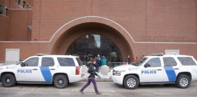 Dalas: Pucnjava i eksplozija blizu sjedišta policije, napadač u bjekstvu Dalas: Pucnjava i eksplozija blizu sjedišta policije, napadač u bjekstvu