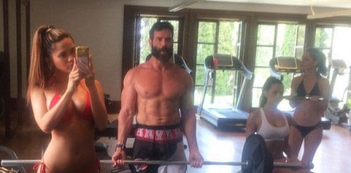 Izjava kojom se kralj Instagrama sa Svetog Stefana obratio "hejterima" Izjava kojom se kralj Instagrama sa Svetog Stefana obratio "hejterima"