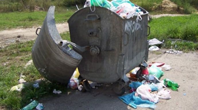 Herceg Novi: Od ponedjeljka bacanje kostiju i sirovog mesa kažnjivo i do 3.000 eura Herceg Novi: Od ponedjeljka bacanje kostiju i sirovog mesa kažnjivo i do 3.000 eura