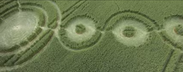 Rusi pronašli misteriozne krugove u žitu (VIDEO) Rusi pronašli misteriozne krugove u žitu (VIDEO)