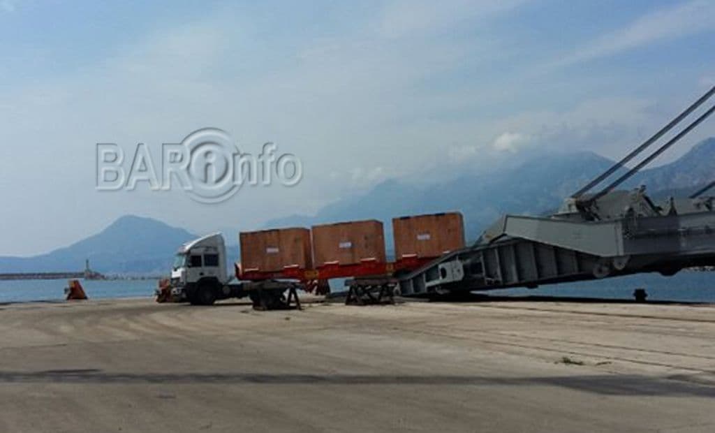 Ministarstvo saobraćaja: Iz Kine stiglo 267 mašina, uskoro će biti na gradilištu (FOTO) Ministarstvo saobraćaja: Iz Kine stiglo 267 mašina, uskoro će biti na gradilištu (FOTO)