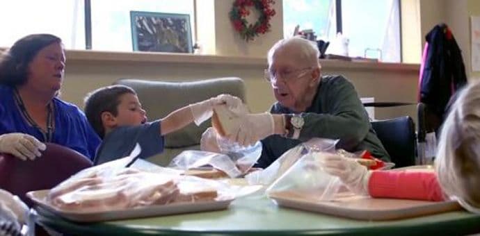 Smještanje vrtića u zgradi staračkog doma promijenio život generacijama (VIDEO) Smještanje vrtića u zgradi staračkog doma promijenio život generacijama (VIDEO)