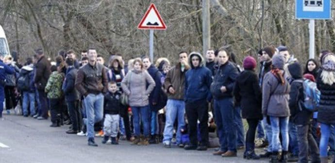 Mađarska zbog migranata diže ogradu na granici sa Srbijom Mađarska zbog migranata diže ogradu na granici sa Srbijom