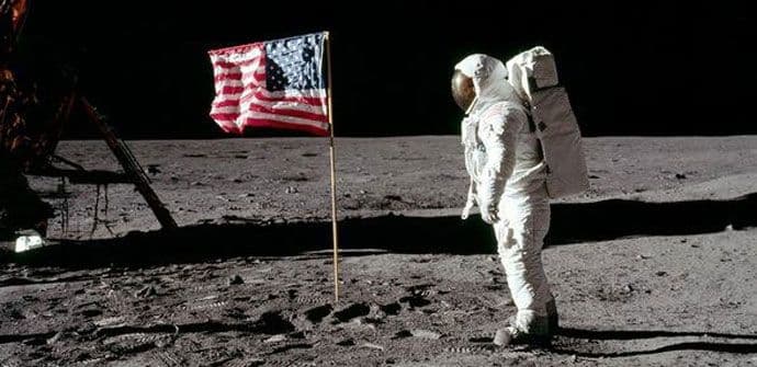 Rusi pokreću istragu da li su Amerikanci zaista sletjeli na Mjesec Rusi pokreću istragu da li su Amerikanci zaista sletjeli na Mjesec