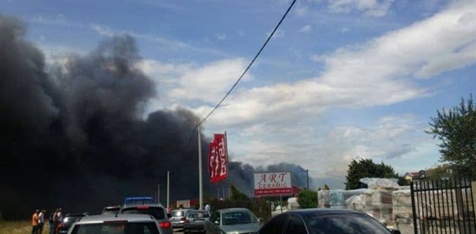 ČAĐENOVIĆ: Ugašen požar na auto-otpadu, gorjelo na još dvije lokacije ČAĐENOVIĆ: Ugašen požar na auto-otpadu, gorjelo na još dvije lokacije