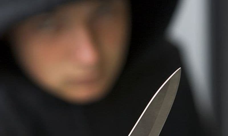 Maskirani pljačkali butike i apoteke Maskirani pljačkali butike i apoteke