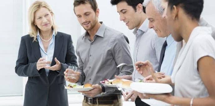 Fincima se savjetuje da jedu stojeći Fincima se savjetuje da jedu stojeći