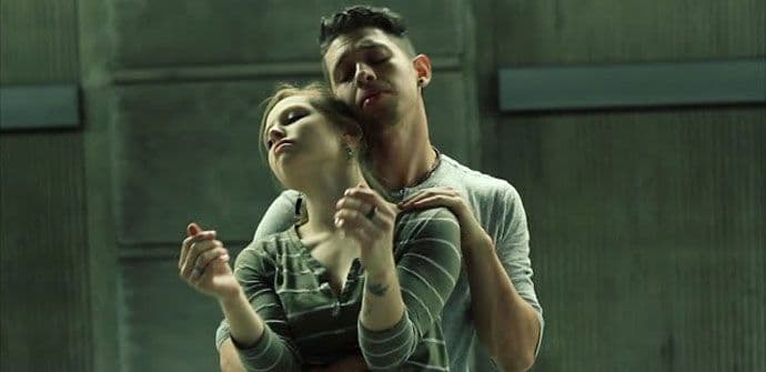 VIDEO: Pogledajte fascinantan ples dvoje mladih u podzemnoj VIDEO: Pogledajte fascinantan ples dvoje mladih u podzemnoj