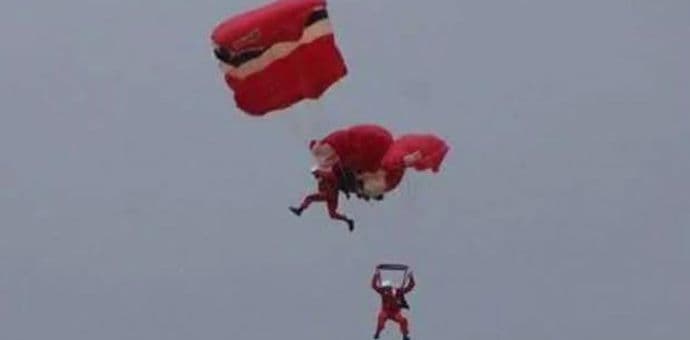 Nije mu se otvorio padobran, ali ga je kolega spasio u posljednjem trenutku Nije mu se otvorio padobran, ali ga je kolega spasio u posljednjem trenutku