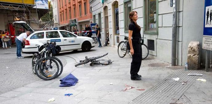 AUSTRIJA: Džipom uletio u grupu ljudi, troje mrtvih i 34 povrijeđenih AUSTRIJA: Džipom uletio u grupu ljudi, troje mrtvih i 34 povrijeđenih