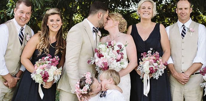 Četvorogodišnja djevojčica majci ukrala glavnu ulogu na dan njenog vjenčanja Četvorogodišnja djevojčica majci ukrala glavnu ulogu na dan njenog vjenčanja