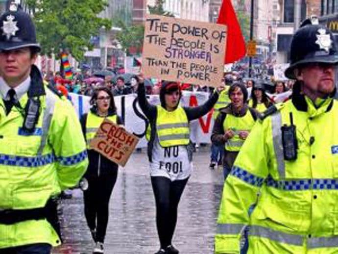 London: Na protestu protiv mjera štednje 250.000 ljudi London: Na protestu protiv mjera štednje 250.000 ljudi