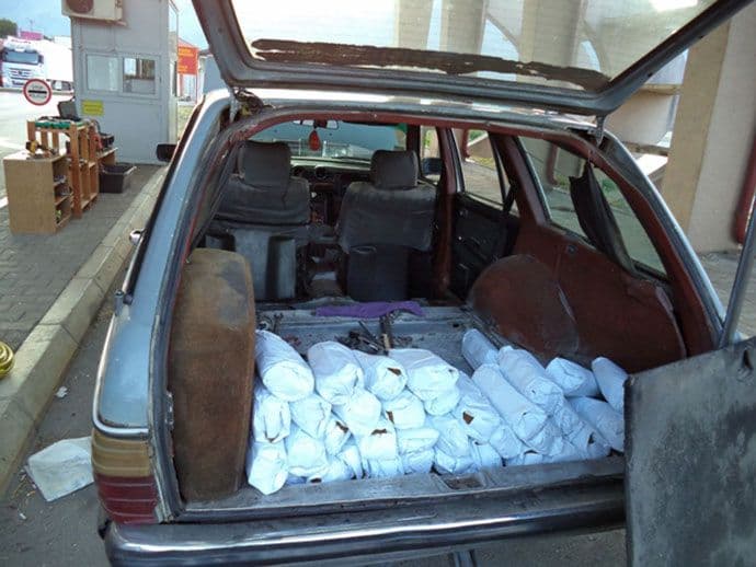 UC: Oduzeto 151,5 kg rezanog duvana i 1.800 komada cigareta UC: Oduzeto 151,5 kg rezanog duvana i 1.800 komada cigareta