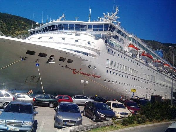 U Boku uplovio luksuzni kruzer MS Thomson Majesty U Boku uplovio luksuzni kruzer MS Thomson Majesty