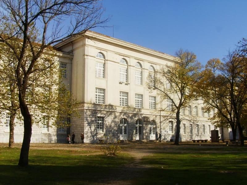 Uvodi se e-učenje, otvara sportska gimnazija, program na engleskom jeziku Uvodi se e-učenje, otvara sportska gimnazija, program na engleskom jeziku