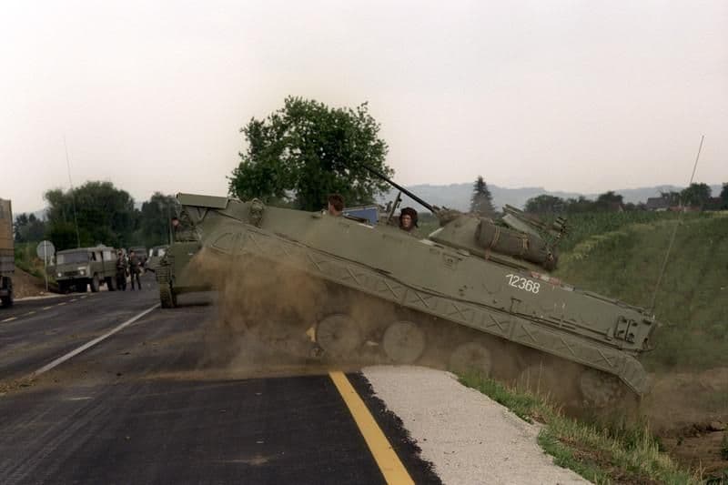 Gjenero: Između tenkova, demokratije i Evrope Gjenero: Između tenkova, demokratije i Evrope