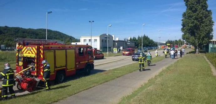 U napadu na fabriku gasa u Francuskoj obezglavljen čovjek, dvoje povrijeđeno U napadu na fabriku gasa u Francuskoj obezglavljen čovjek, dvoje povrijeđeno