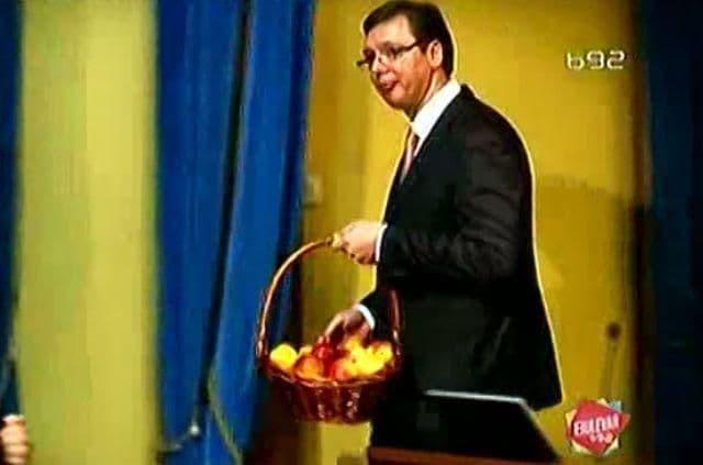 Vučićeve jabuke: Ovakvoj konferenciji novinari se nijesu nadali Vučićeve jabuke: Ovakvoj konferenciji novinari se nijesu nadali