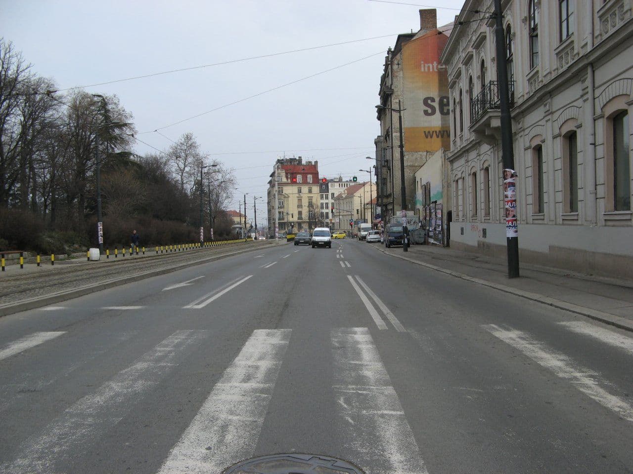 Tinejdžeri izboli dva momka u Pariskoj ulici Tinejdžeri izboli dva momka u Pariskoj ulici