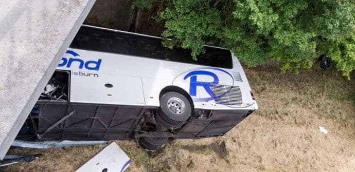 Belgija: Autobus sa 34 djece sletio sa puta, vozač poginuo Belgija: Autobus sa 34 djece sletio sa puta, vozač poginuo