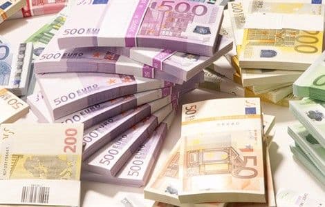 Aerodrom Podgorica: Carinici od turiste oduzeli 14.500 eura neprijavljenog novca Aerodrom Podgorica: Carinici od turiste oduzeli 14.500 eura neprijavljenog novca