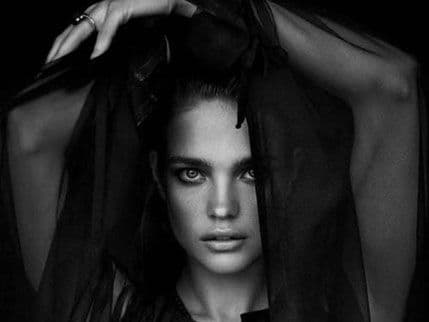 Tajanstvena crno-bijela ljepota Tajanstvena crno-bijela ljepota