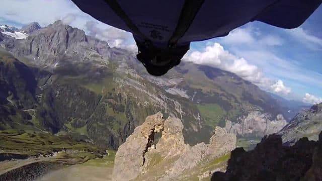 Ovo je definitivno najluđi i najopasniji bejs skok ikada Ovo je definitivno najluđi i najopasniji bejs skok ikada