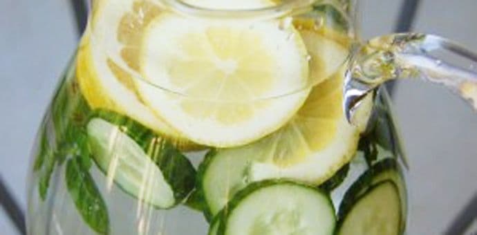 Osvježavajući napitak s nanom i krastavcem Osvježavajući napitak s nanom i krastavcem