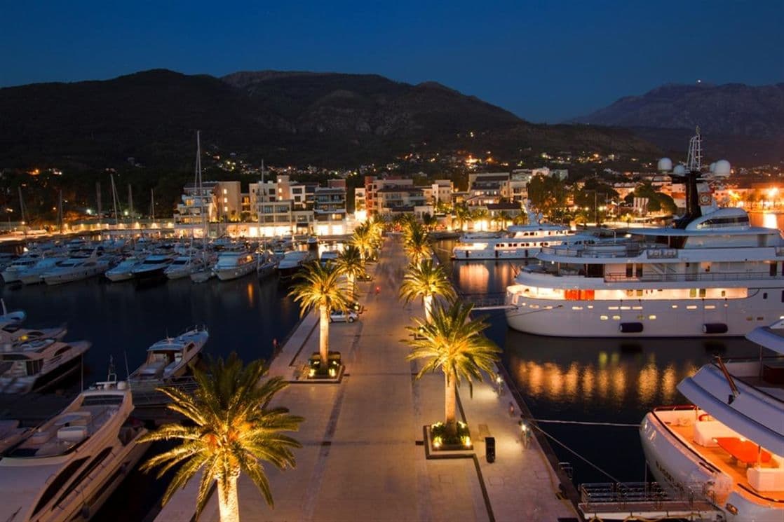 Tivat: Italijanka osumnjičena da je ukrala odjeću iz butika u Porto Montenegru