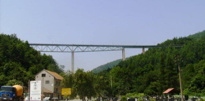 Od Mojkovca ka Bijelom Polju jednom trakom Od Mojkovca ka Bijelom Polju jednom trakom