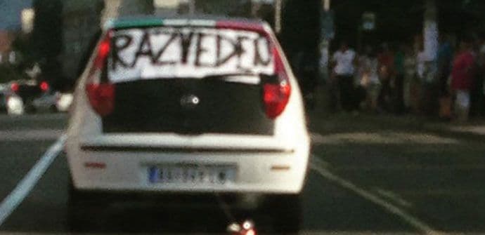 Beograđanin provozao automobil sa natpisom “razveden” Beograđanin provozao automobil sa natpisom “razveden”