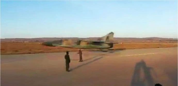 Kada MIG leti na metar i po iznad zemlje (VIDEO) Kada MIG leti na metar i po iznad zemlje (VIDEO)