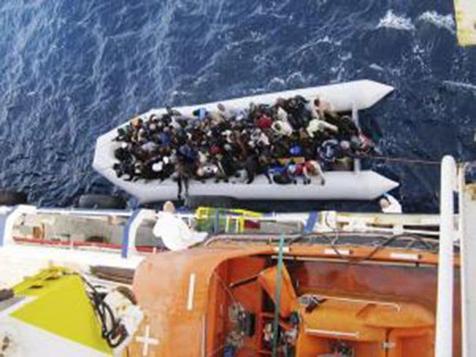 Grčka: Potonuo brod sa imigrantima, nestalo 15 osoba Grčka: Potonuo brod sa imigrantima, nestalo 15 osoba