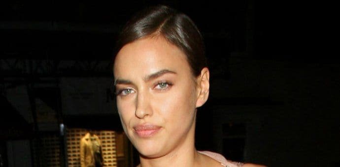 Irina Šajk oduševila u crvenoj haljini Irina Šajk oduševila u crvenoj haljini